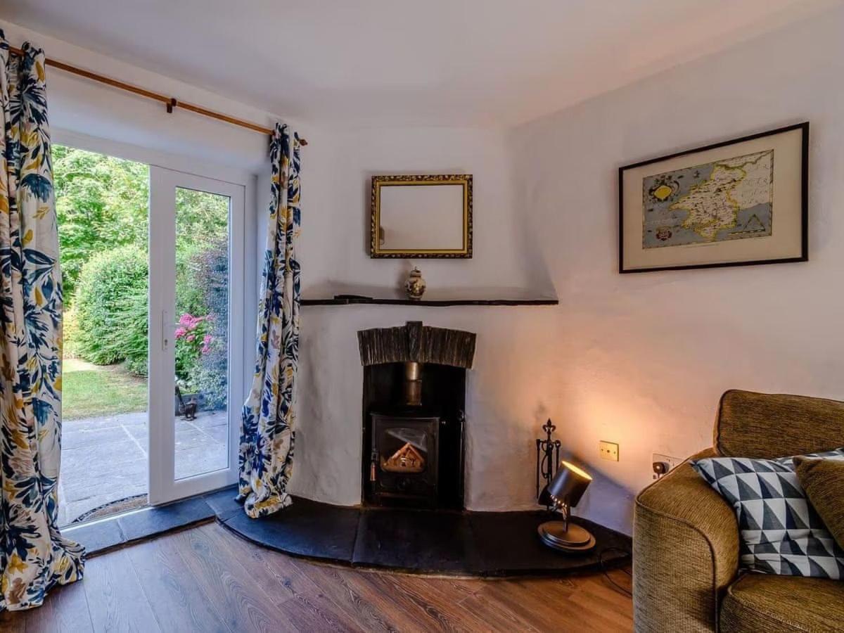 The Gatehouse At Y Gwesty Bach Holiday home Jordanston
